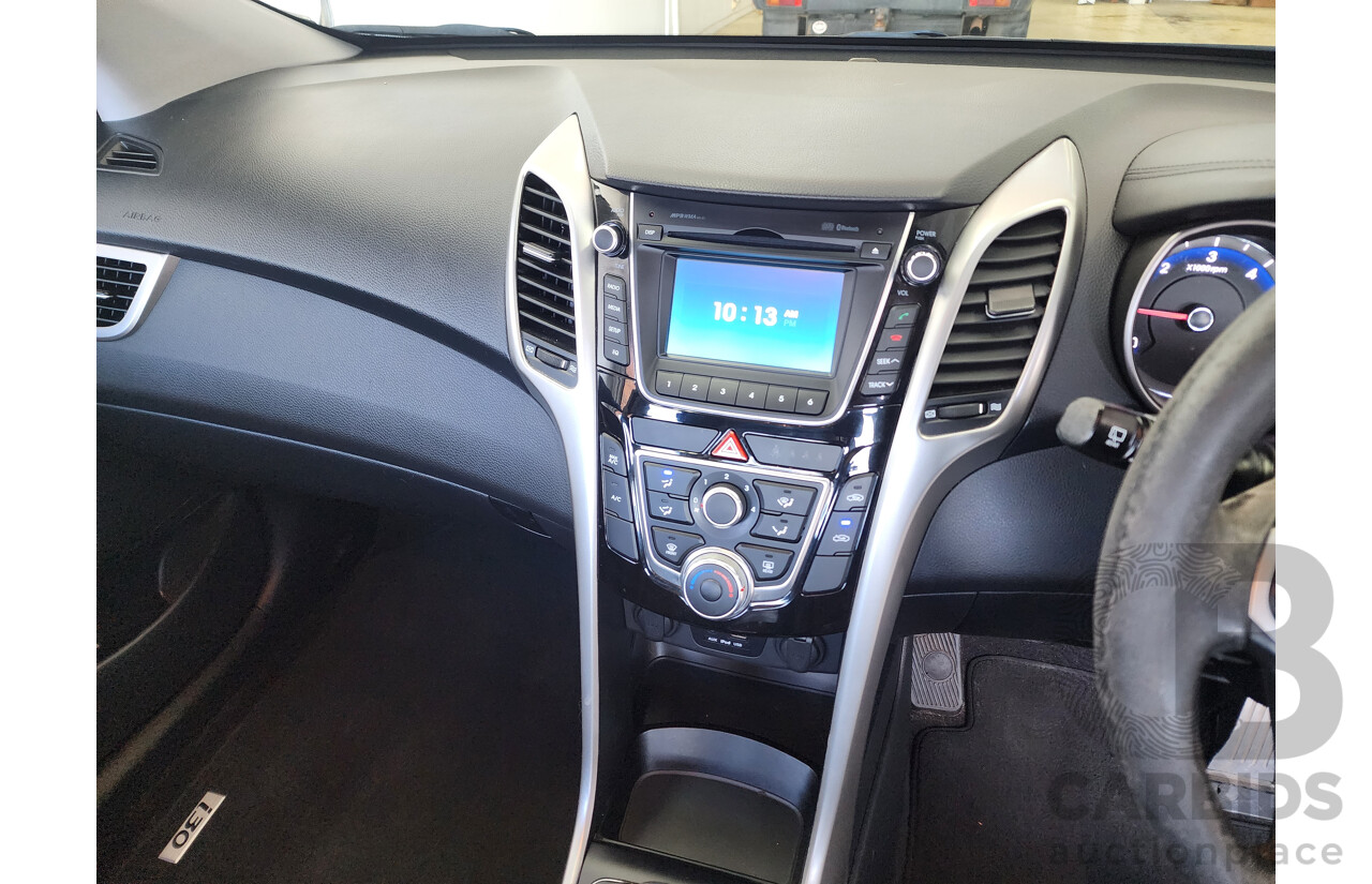 11/2014 Hyundai i30 SE 1.6 CRDi GD MY14 5d Hatchback Silver 1.6L