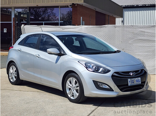 11/2014 Hyundai i30 SE 1.6 CRDi GD MY14 5d Hatchback Silver 1.6L