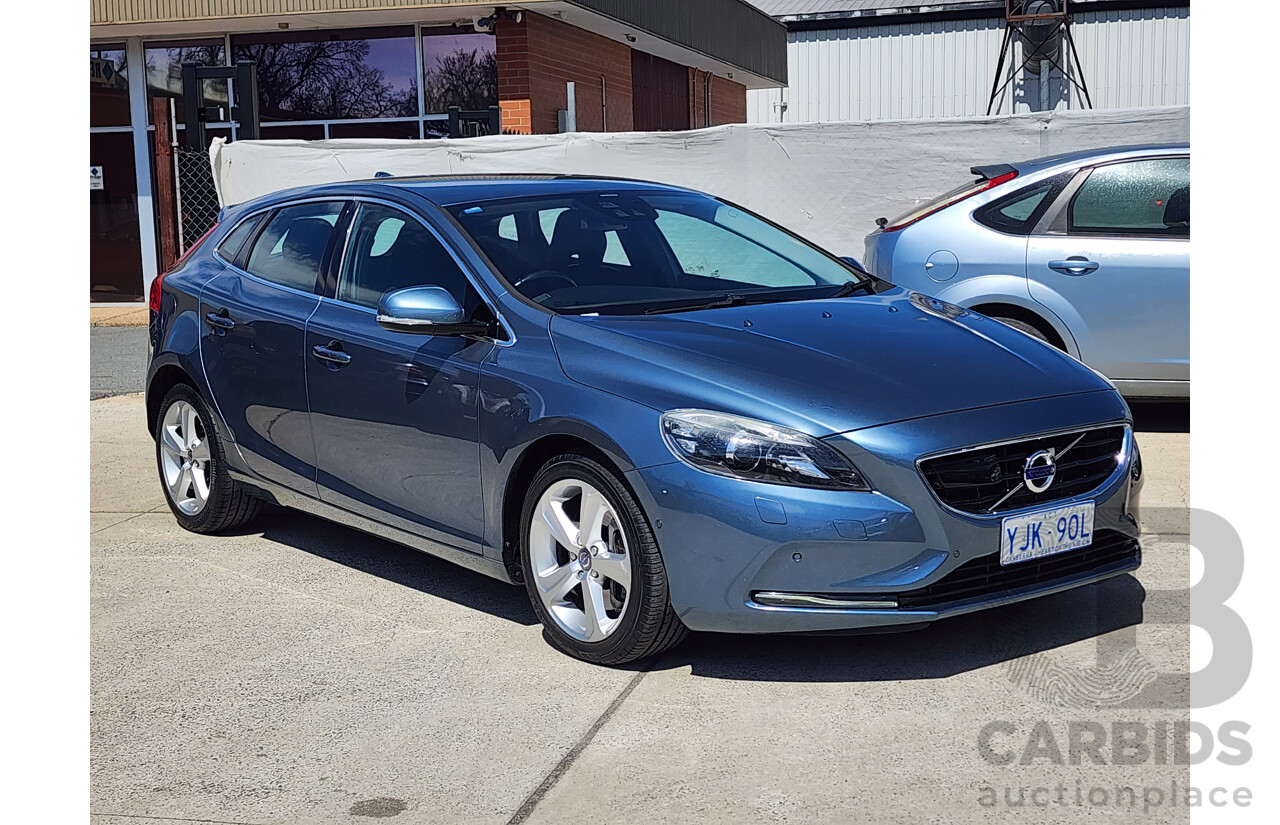 05/2013 Volvo V40 T4 Luxury M 5d Hatchback Blue 2.0L