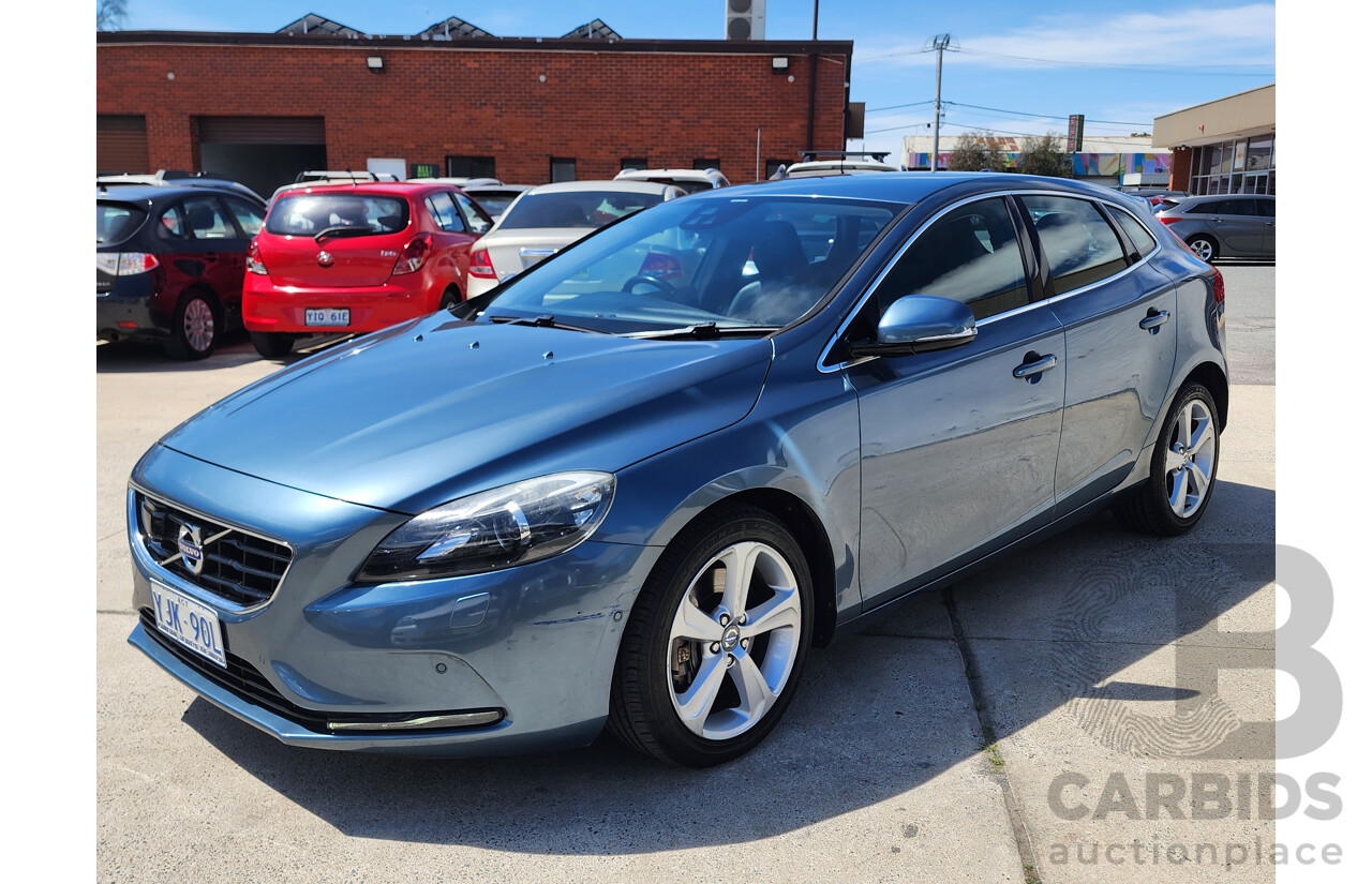 05/2013 Volvo V40 T4 Luxury M 5d Hatchback Blue 2.0L