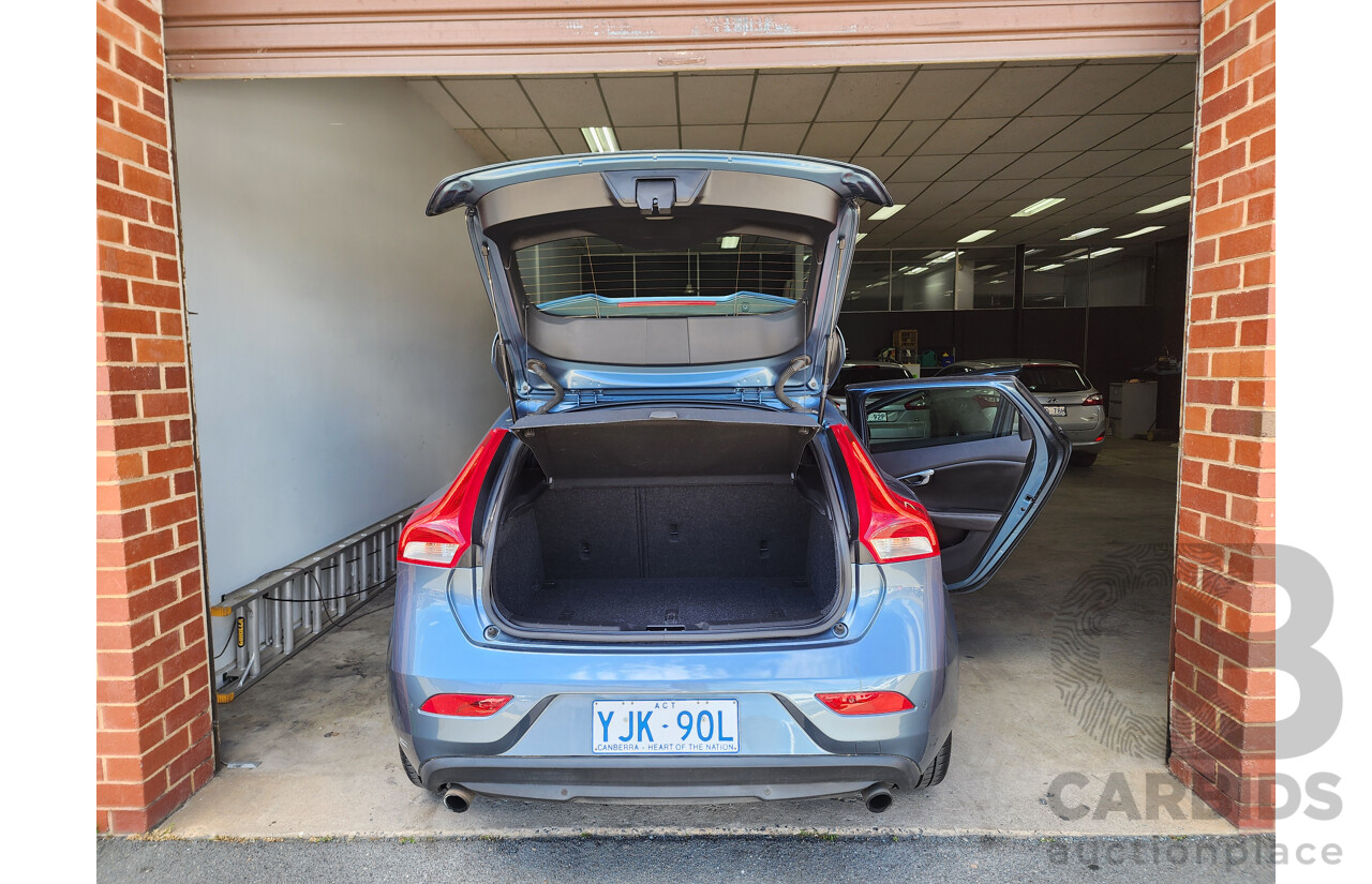 05/2013 Volvo V40 T4 Luxury M 5d Hatchback Blue 2.0L