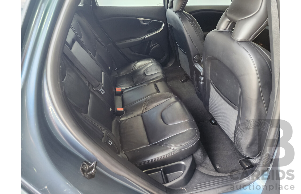 05/2013 Volvo V40 T4 Luxury M 5d Hatchback Blue 2.0L