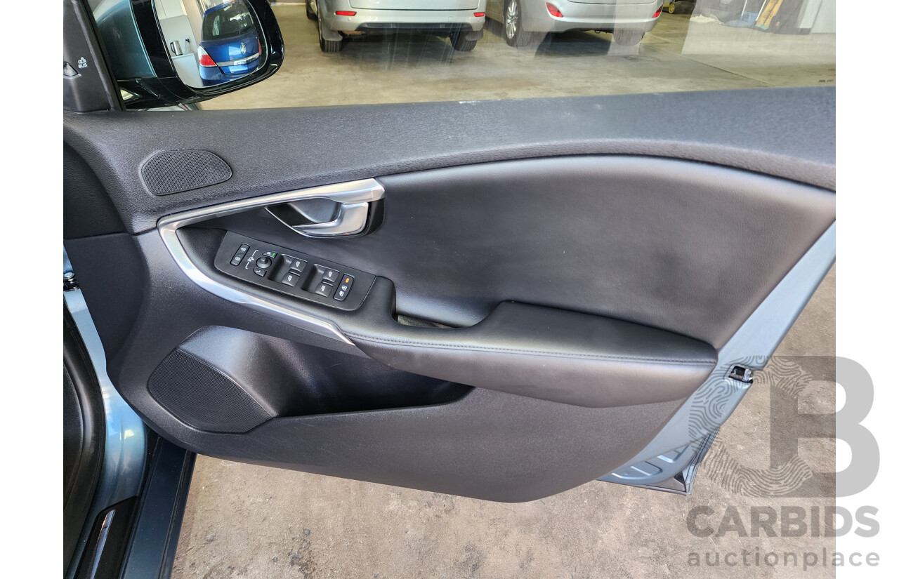 05/2013 Volvo V40 T4 Luxury M 5d Hatchback Blue 2.0L