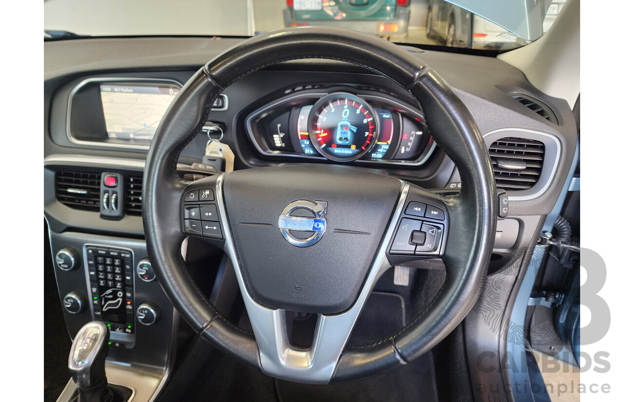 05/2013 Volvo V40 T4 Luxury M 5d Hatchback Blue 2.0L