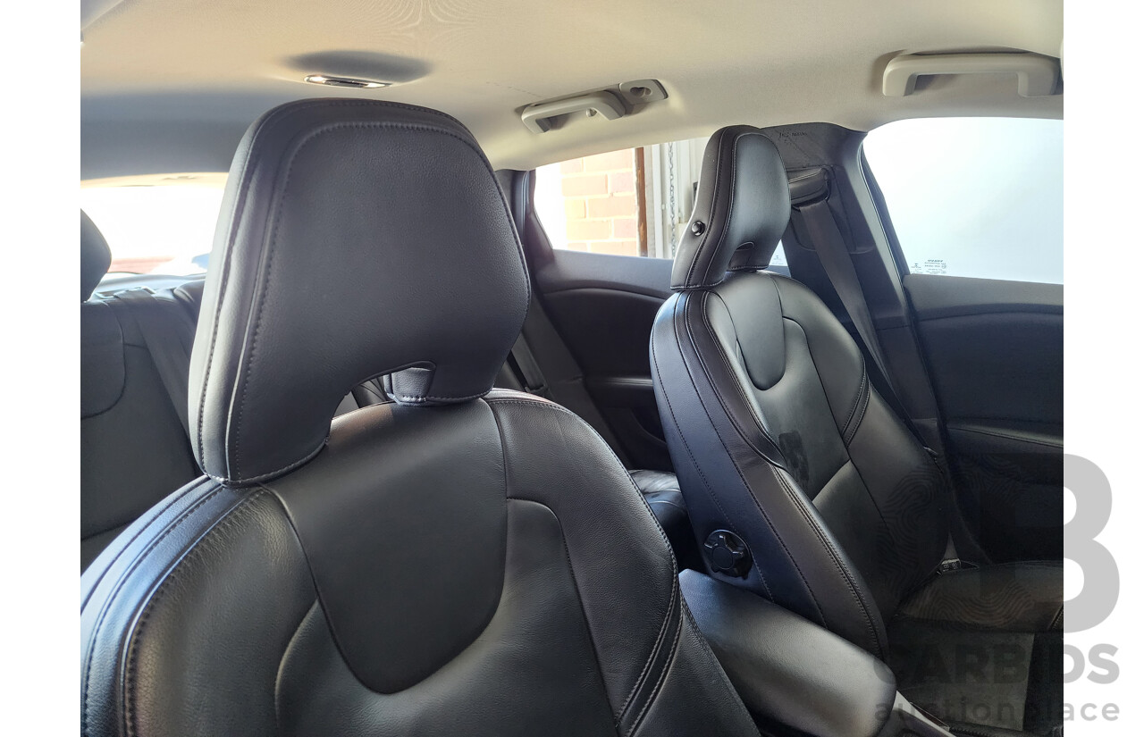 05/2013 Volvo V40 T4 Luxury M 5d Hatchback Blue 2.0L