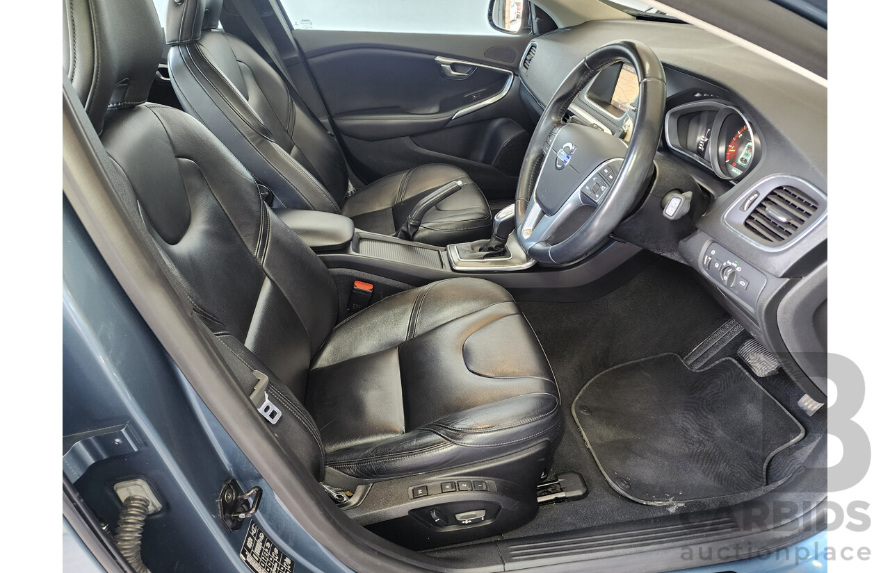 05/2013 Volvo V40 T4 Luxury M 5d Hatchback Blue 2.0L