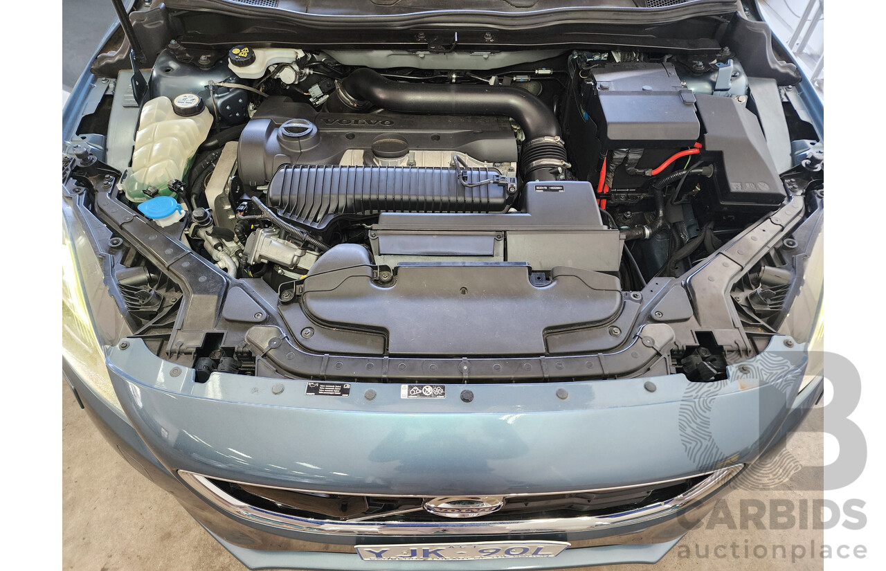 05/2013 Volvo V40 T4 Luxury M 5d Hatchback Blue 2.0L
