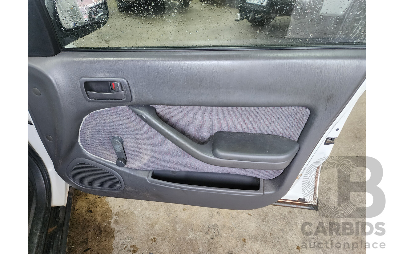 03/1994 Toyota Camry Executive SDV10 4d Sedan White 2.2L