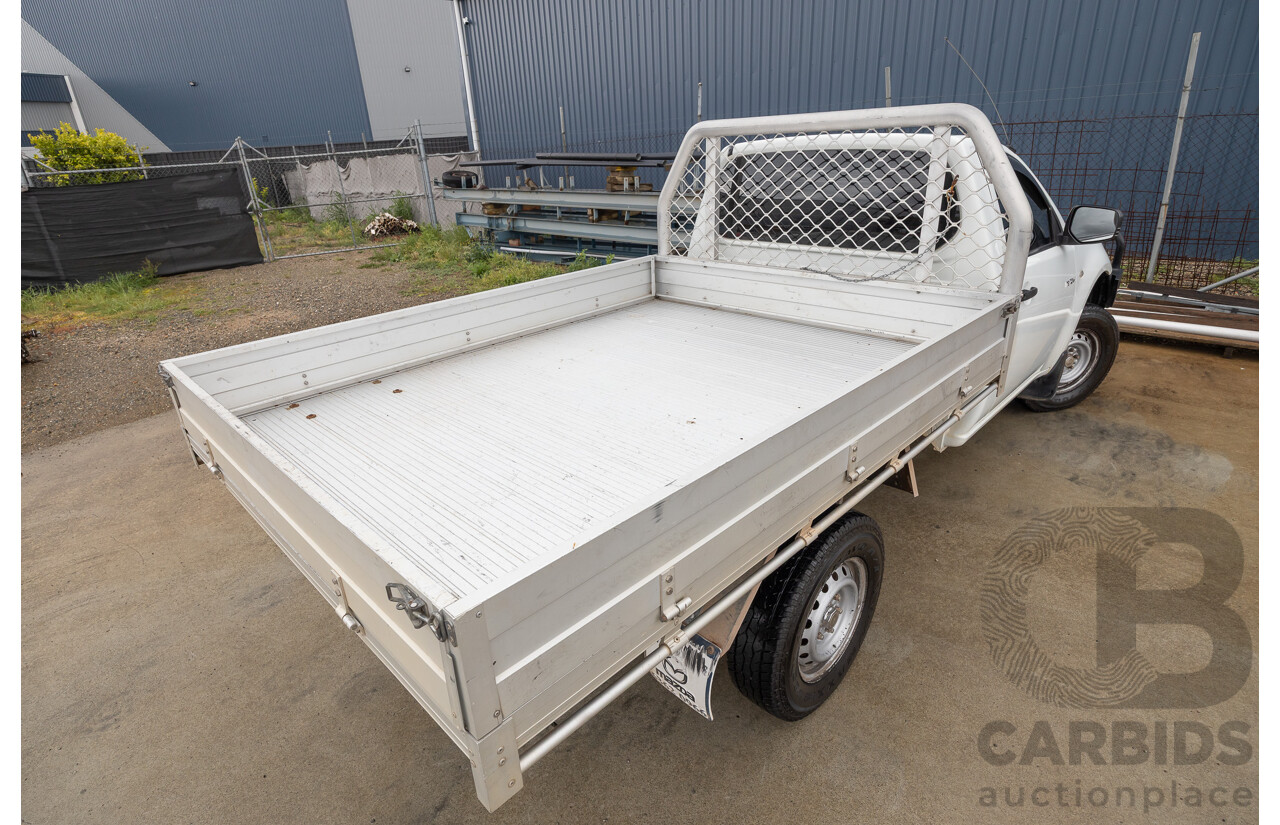 03/2015 Mitsubishi Triton GL MN MY15 C/Chas white  2.4L