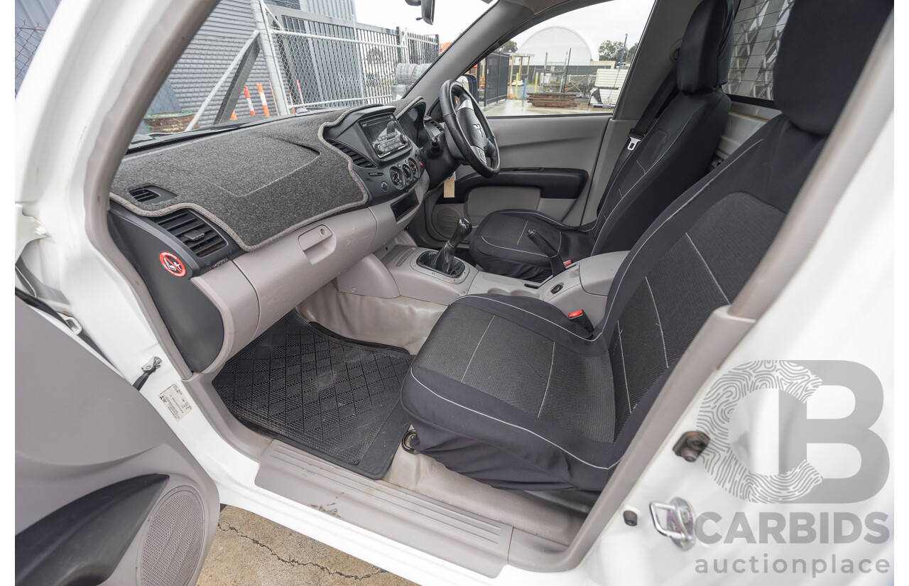 03/2015 Mitsubishi Triton GL MN MY15 C/Chas white  2.4L