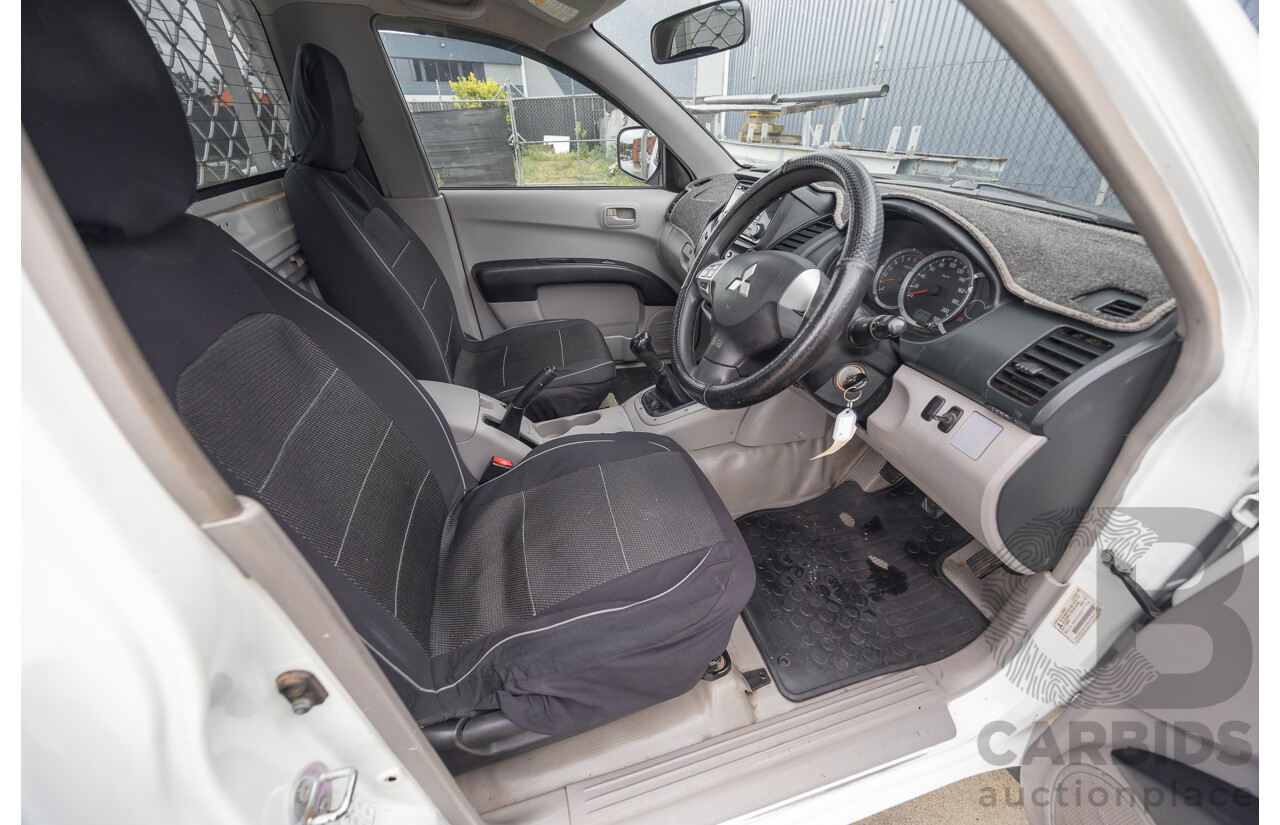 03/2015 Mitsubishi Triton GL MN MY15 C/Chas white  2.4L