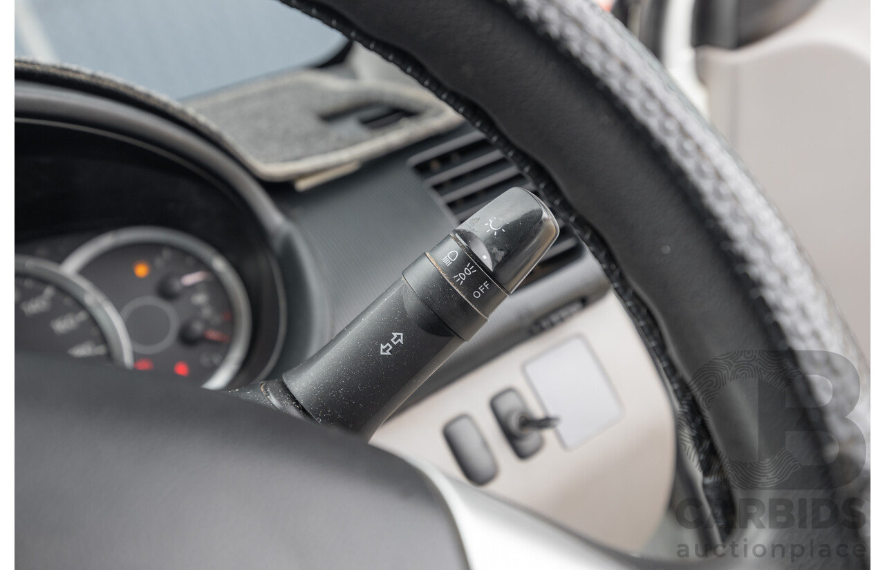 03/2015 Mitsubishi Triton GL MN MY15 C/Chas white  2.4L