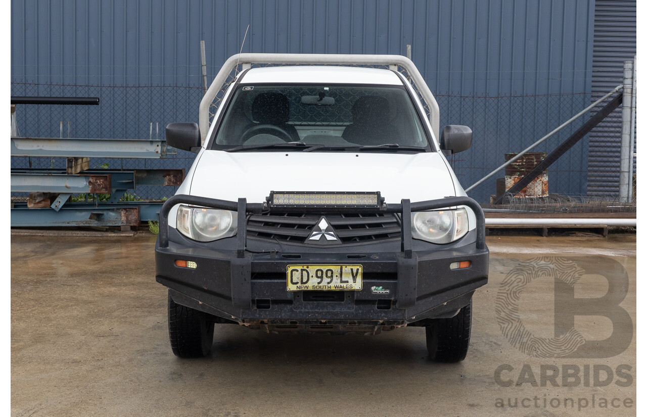 03/2015 Mitsubishi Triton GL MN MY15 C/Chas white 2.4L