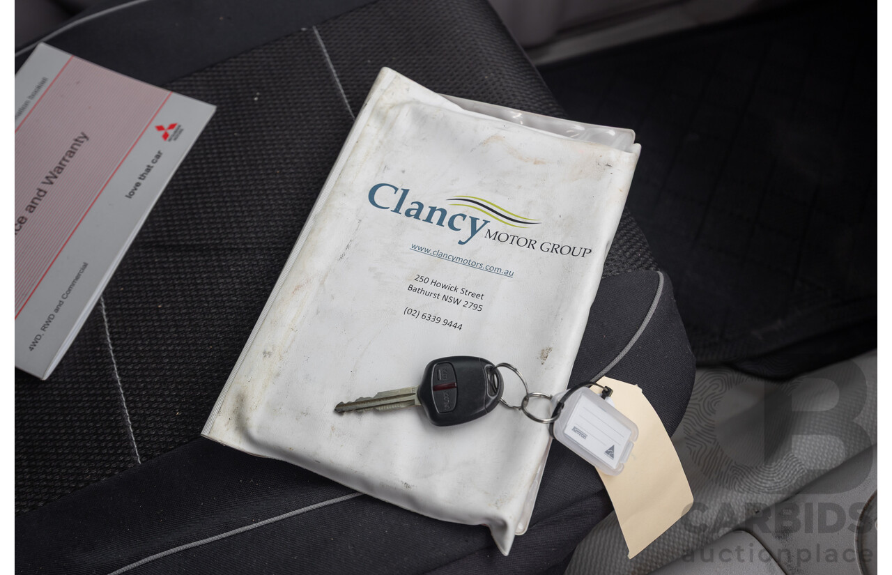 03/2015 Mitsubishi Triton GL MN MY15 C/Chas white  2.4L