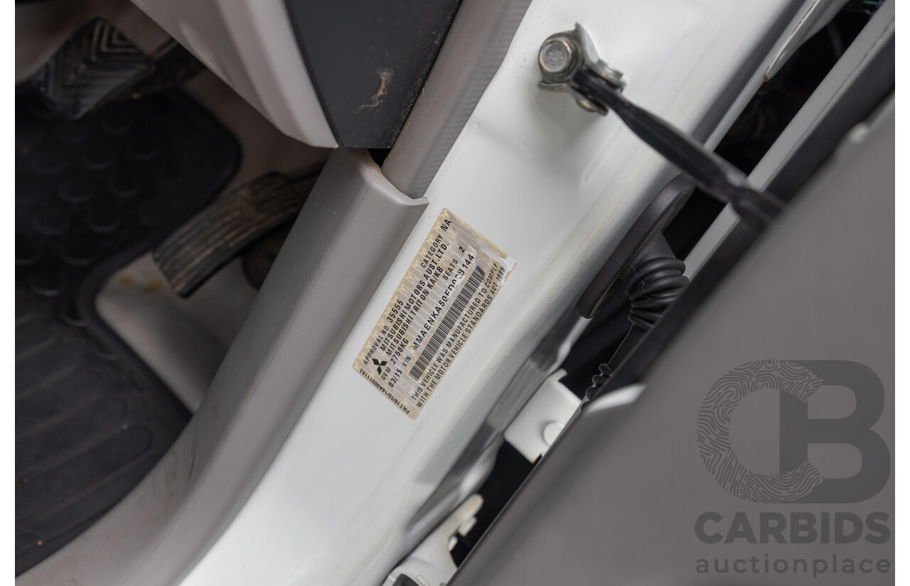 03/2015 Mitsubishi Triton GL MN MY15 C/Chas white  2.4L