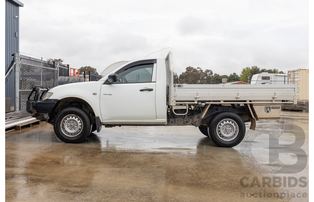 03/2015 Mitsubishi Triton GL MN MY15 C/Chas white 2.4L