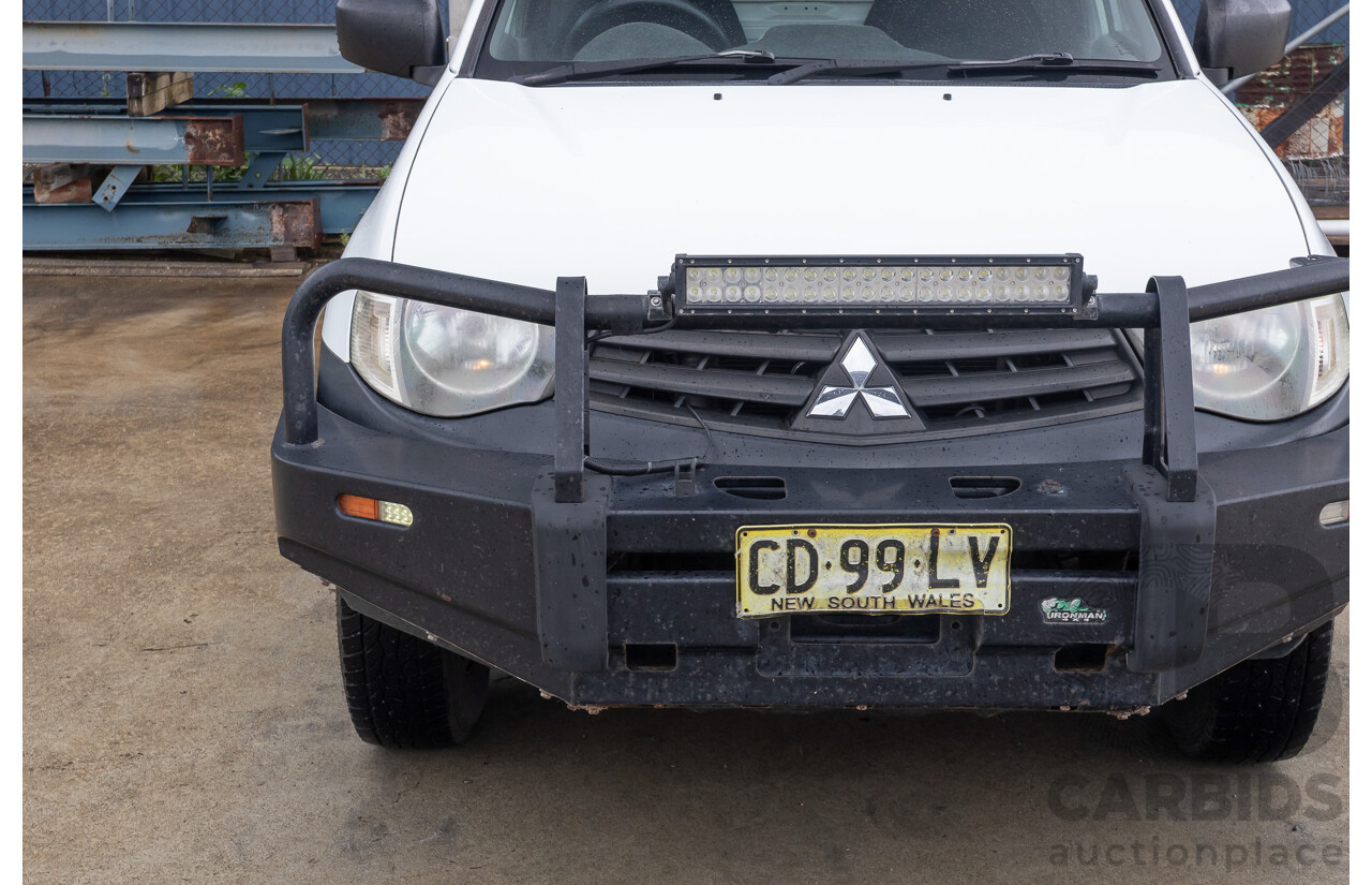 03/2015 Mitsubishi Triton GL MN MY15 C/Chas white  2.4L