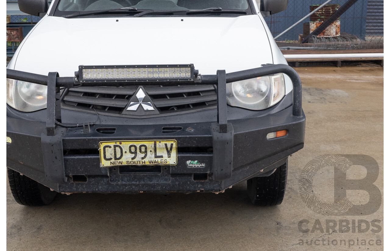 03/2015 Mitsubishi Triton GL MN MY15 C/Chas white  2.4L