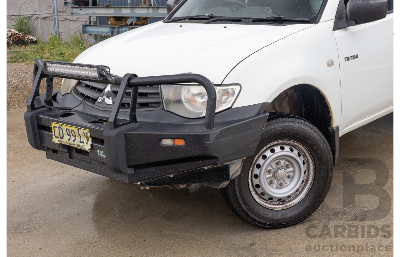 03/2015 Mitsubishi Triton GL MN MY15 C/Chas white  2.4L