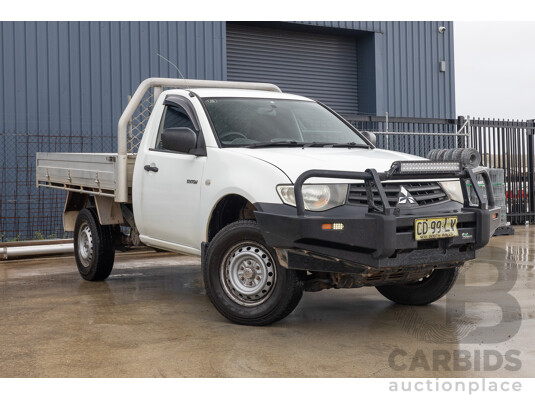 03/2015 Mitsubishi Triton GL MN MY15 C/Chas white  2.4L