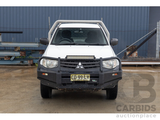 03/2015 Mitsubishi Triton GL MN MY15 C/Chas white 2.4L