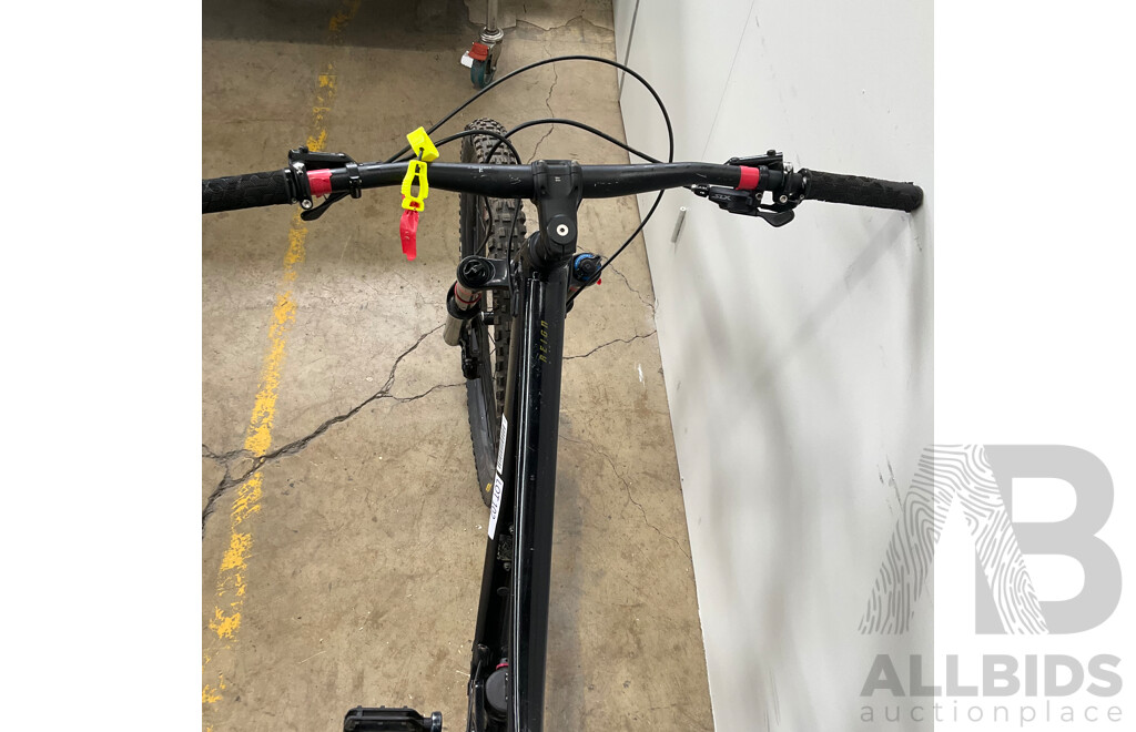 2021 GIANT REIGN 29 2 ENDURO Mountain Bike