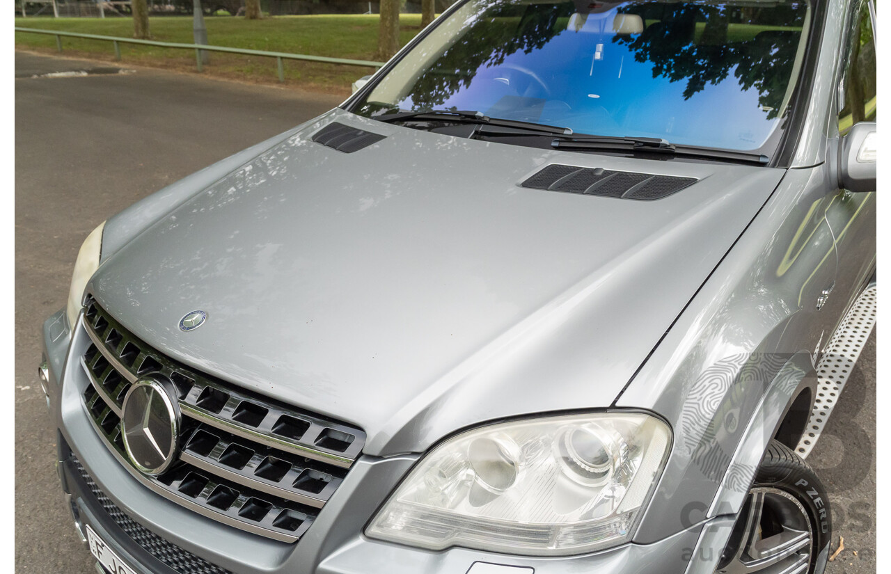 12/2009 Mercedes-Benz ML 63 AMG (4x4) W164 08 Upgrade 4d Wagon Palladium Silver Metallic V8 6.2L