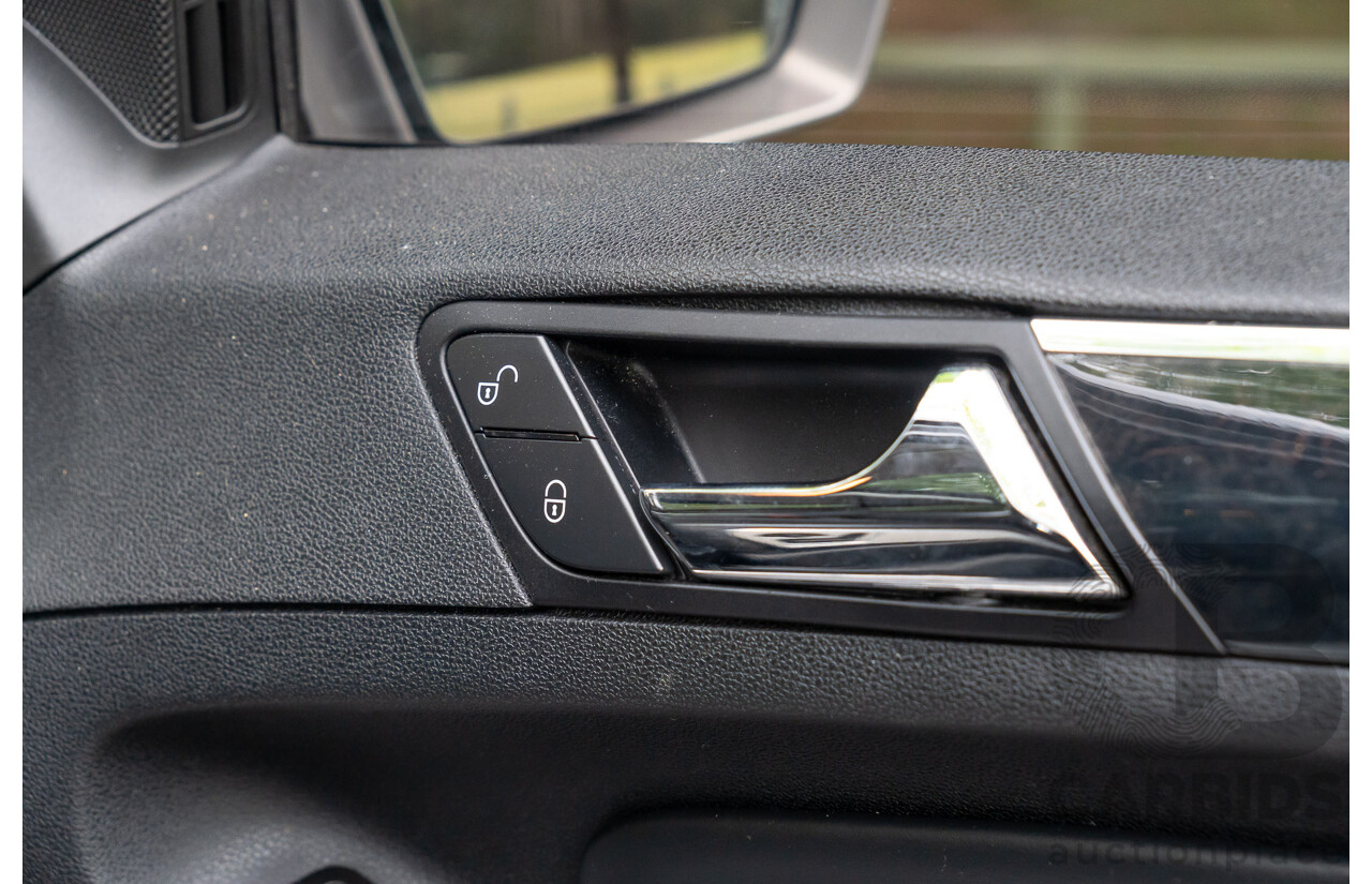 12/2009 Mercedes-Benz ML 63 AMG (4x4) W164 08 Upgrade 4d Wagon Palladium Silver Metallic V8 6.2L