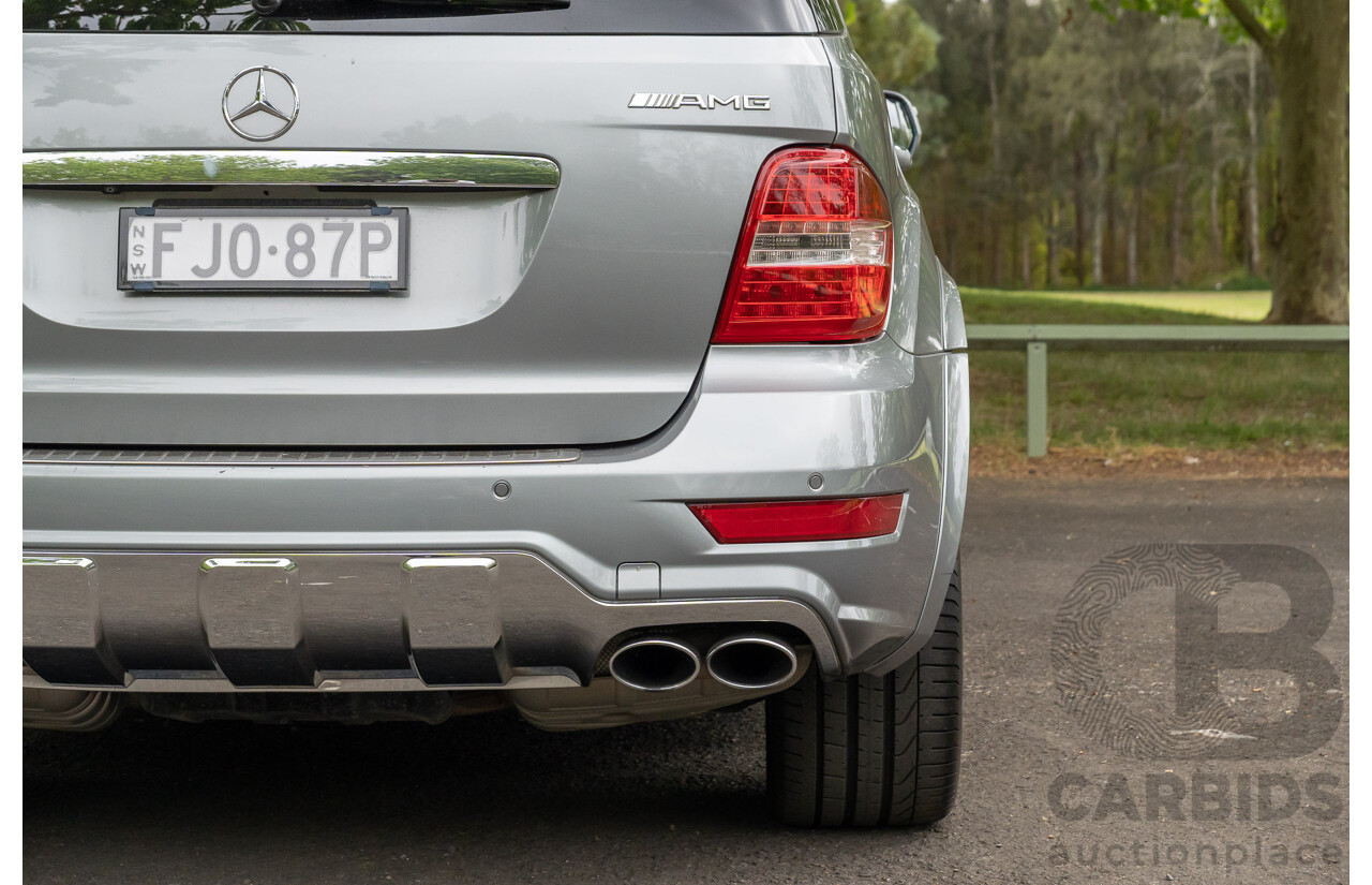 12/2009 Mercedes-Benz ML 63 AMG (4x4) W164 08 Upgrade 4d Wagon Palladium Silver Metallic V8 6.2L