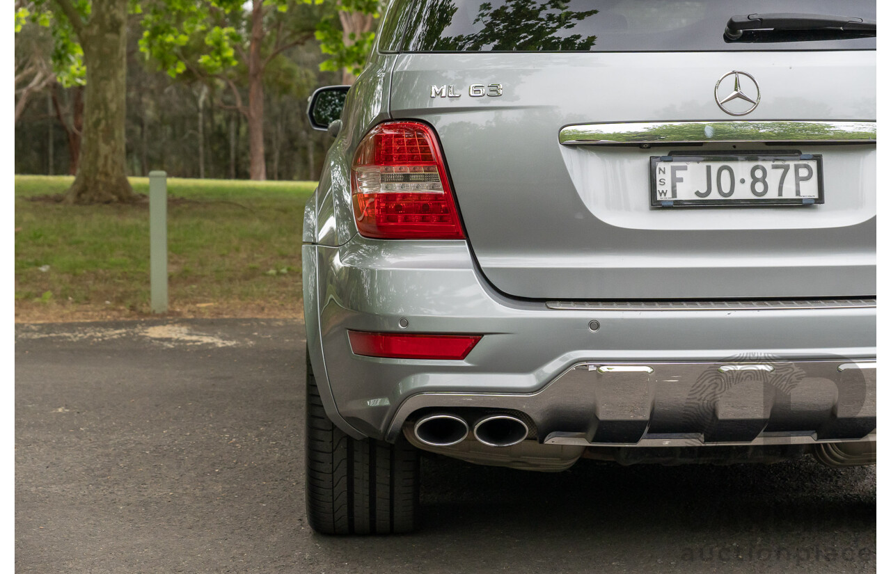 12/2009 Mercedes-Benz ML 63 AMG (4x4) W164 08 Upgrade 4d Wagon Palladium Silver Metallic V8 6.2L