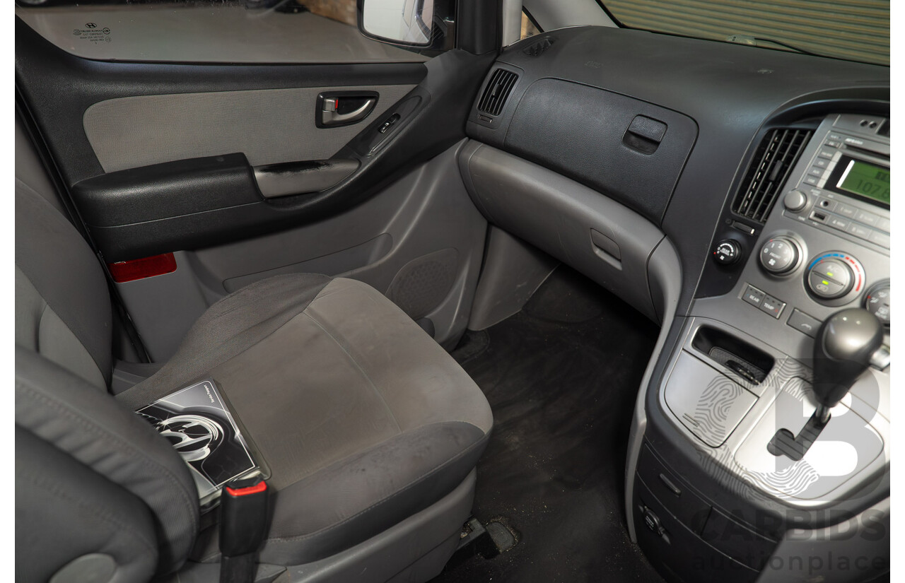 03/2011 Hyundai Imax (RWD) TQ MY11 4d Wagon Blue 2.5L