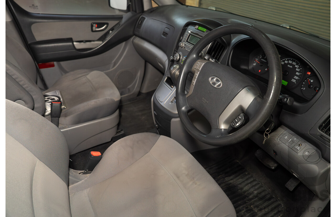 03/2011 Hyundai Imax (RWD) TQ MY11 4d Wagon Blue 2.5L