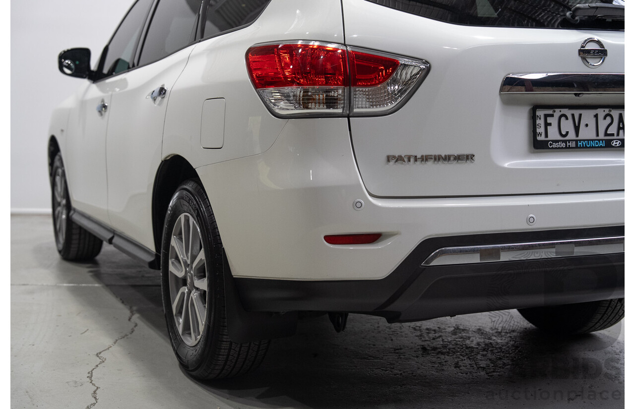 01/2015 Nissan Pathfinder ST R52 4d Wagon Glacier White V6 3.5L - 7 Seater