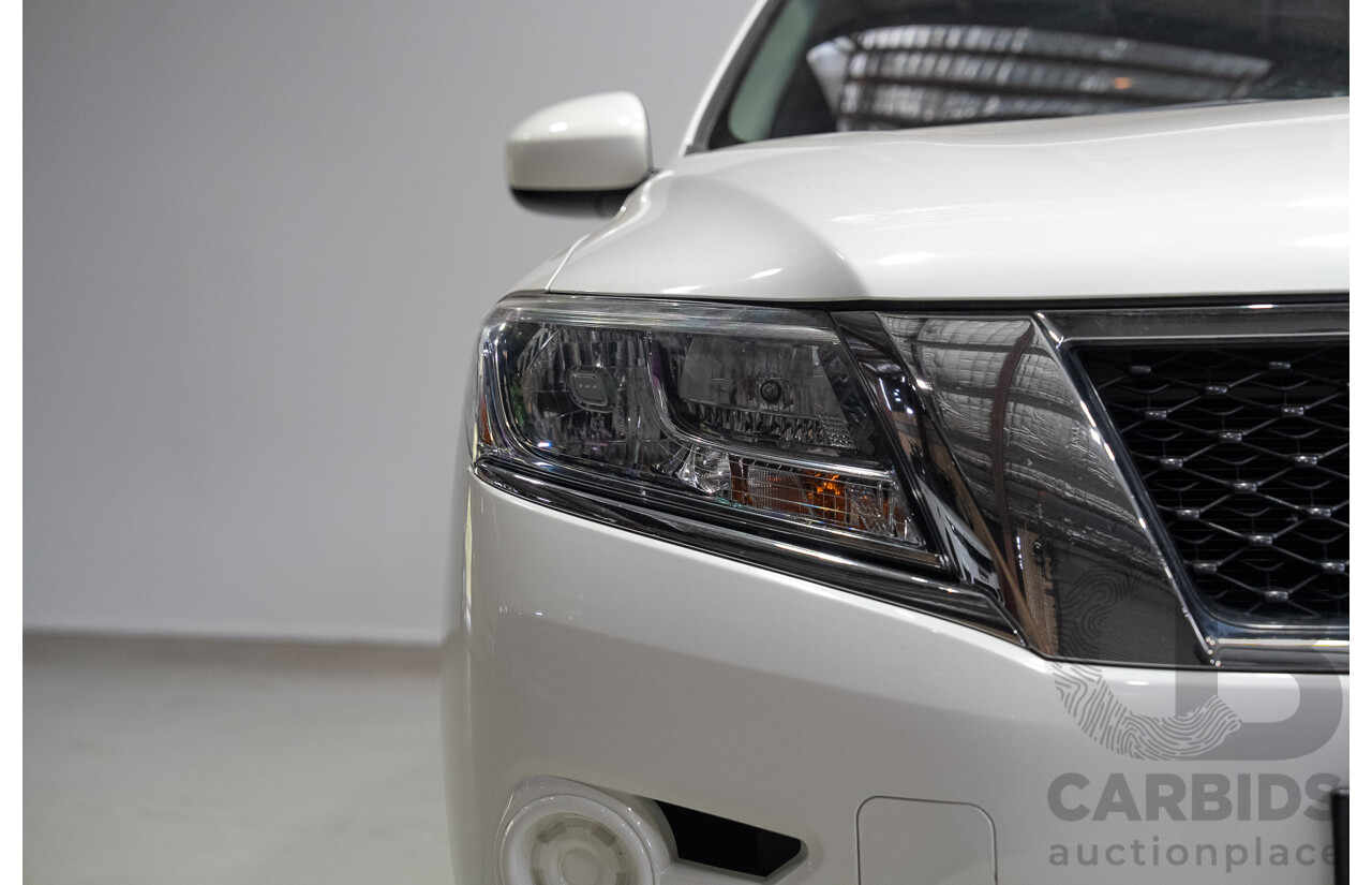 01/2015 Nissan Pathfinder ST R52 4d Wagon Glacier White V6 3.5L - 7 Seater