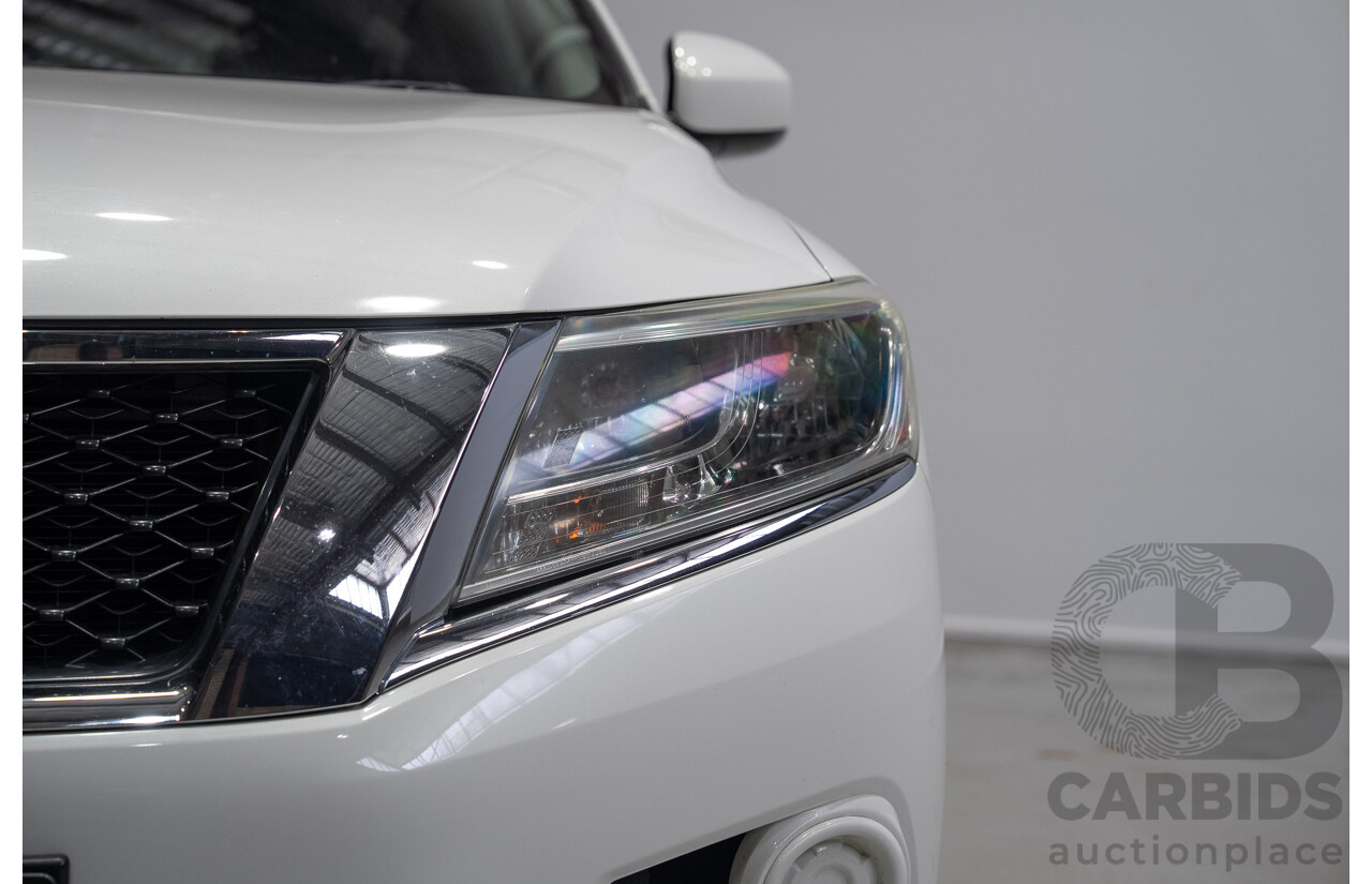 01/2015 Nissan Pathfinder ST R52 4d Wagon Glacier White V6 3.5L - 7 Seater