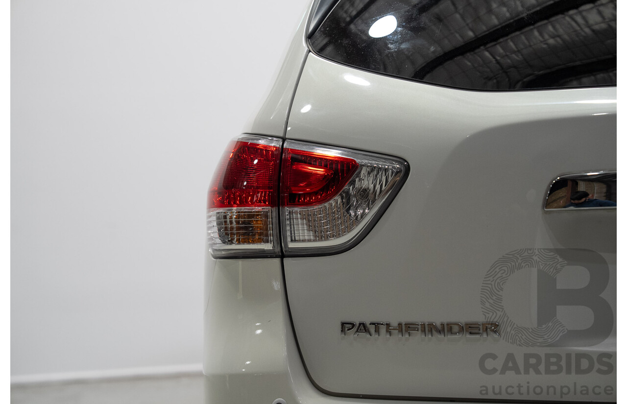 01/2015 Nissan Pathfinder ST R52 4d Wagon Glacier White V6 3.5L - 7 Seater