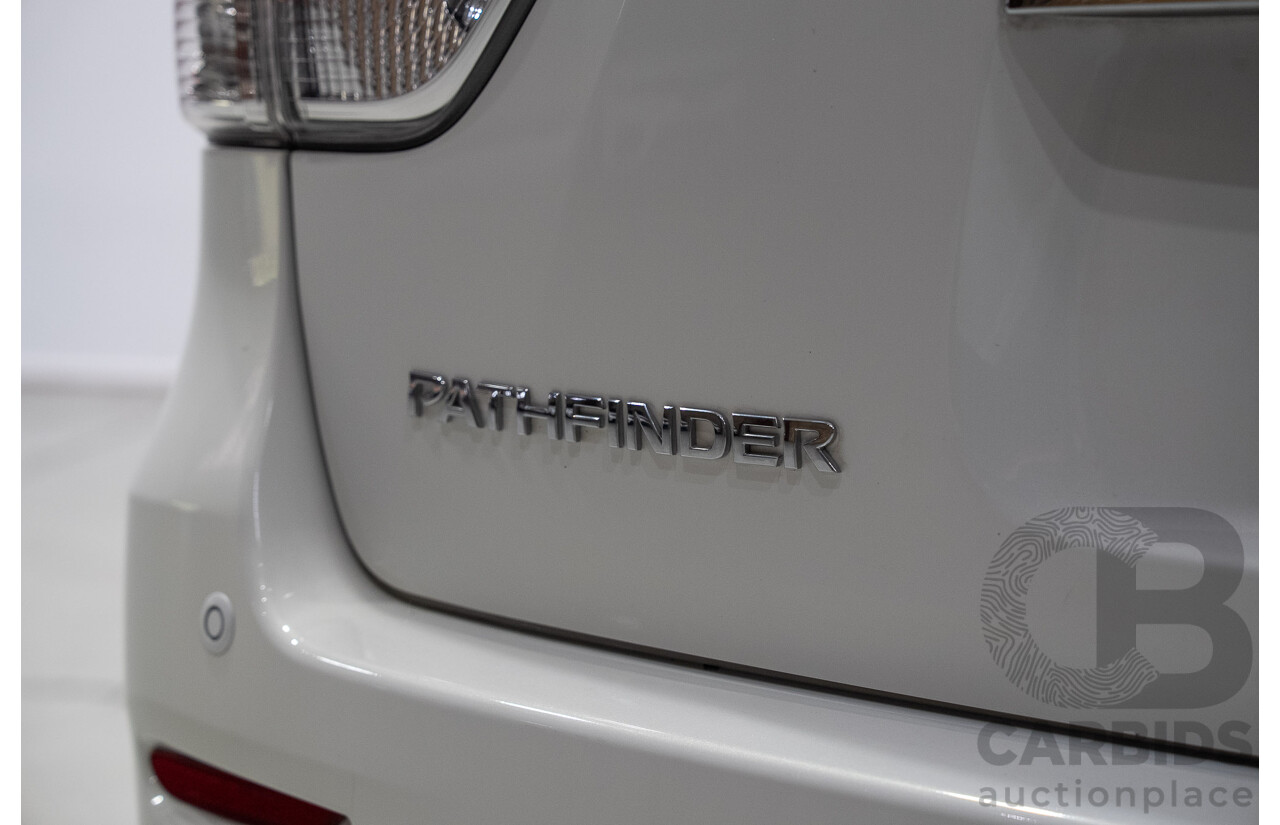 01/2015 Nissan Pathfinder ST R52 4d Wagon Glacier White V6 3.5L - 7 Seater