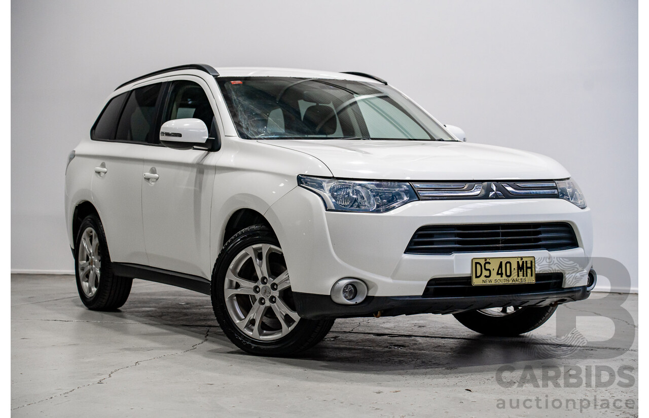 11/2013 Mitsubishi Outlander LS ZJ 4d Wagon White 2.0L