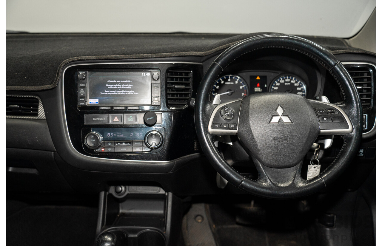 11/2013 Mitsubishi Outlander LS ZJ 4d Wagon White 2.0L