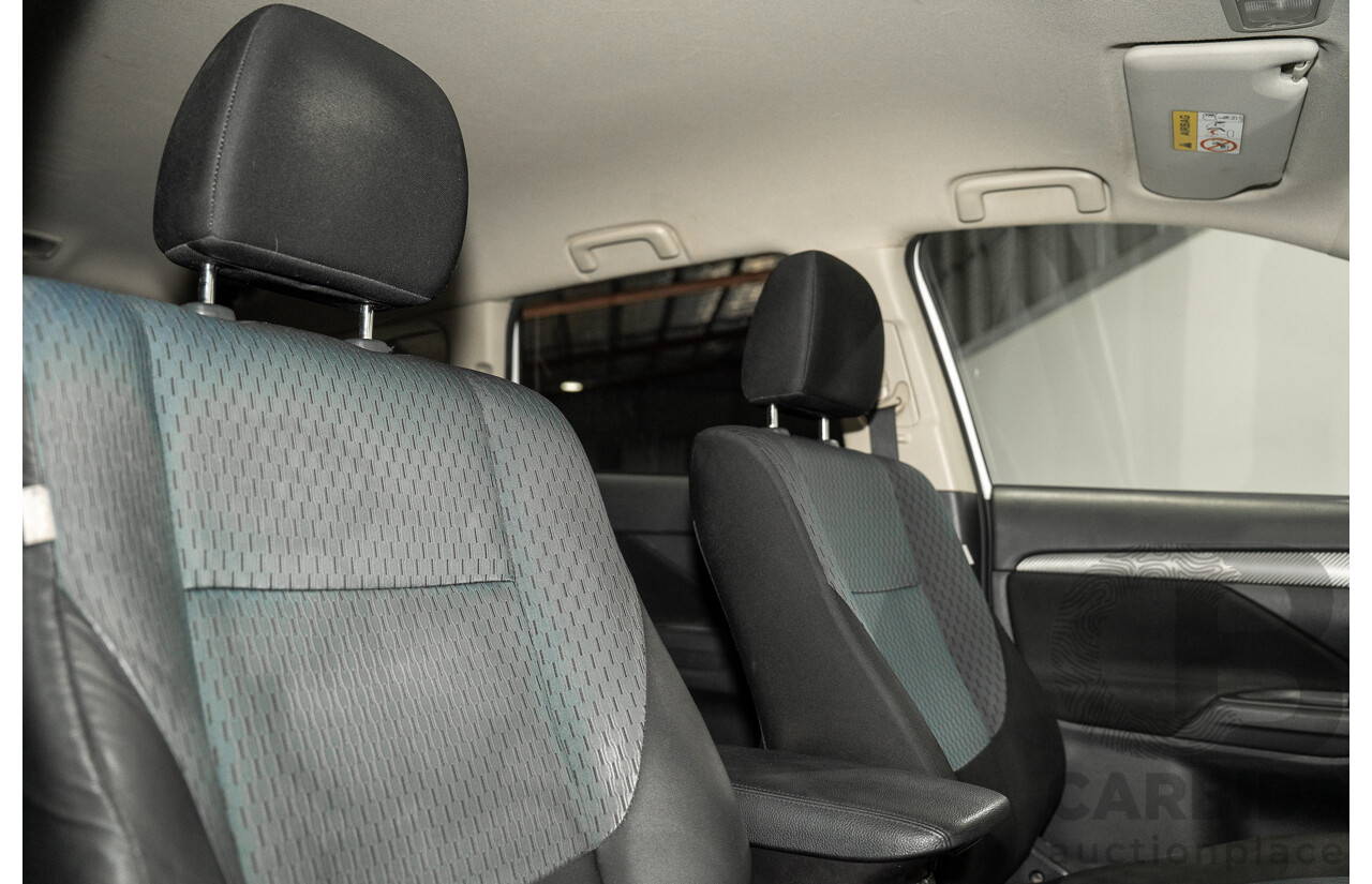 11/2013 Mitsubishi Outlander LS ZJ 4d Wagon White 2.0L