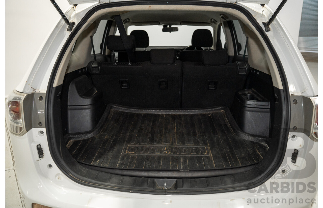 11/2013 Mitsubishi Outlander LS ZJ 4d Wagon White 2.0L