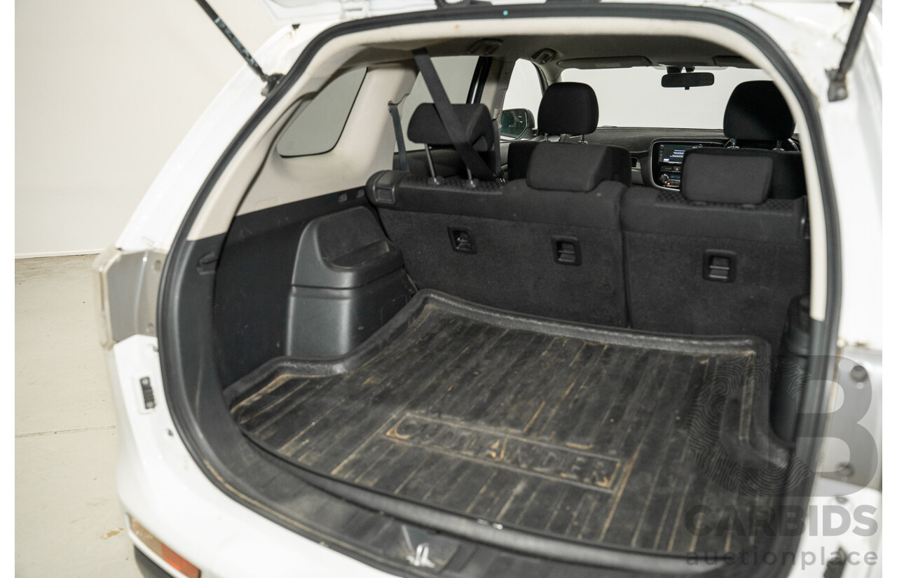 11/2013 Mitsubishi Outlander LS ZJ 4d Wagon White 2.0L