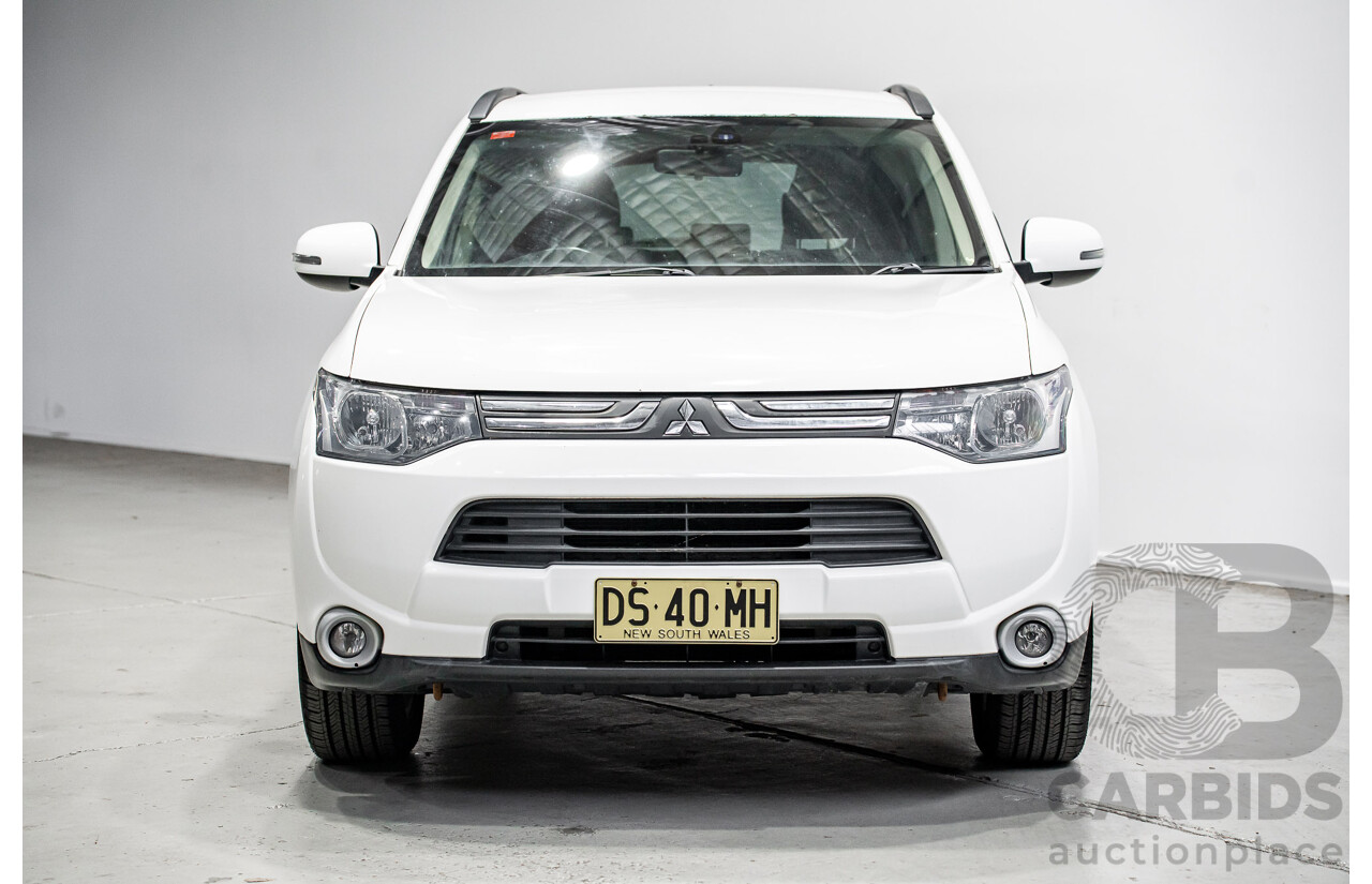 11/2013 Mitsubishi Outlander LS ZJ 4d Wagon White 2.0L