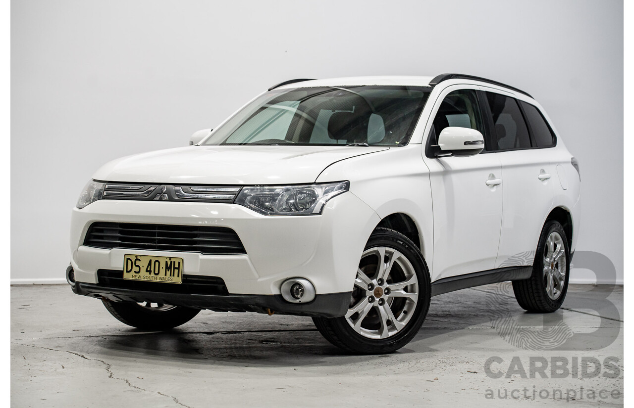 11/2013 Mitsubishi Outlander LS ZJ 4d Wagon White 2.0L