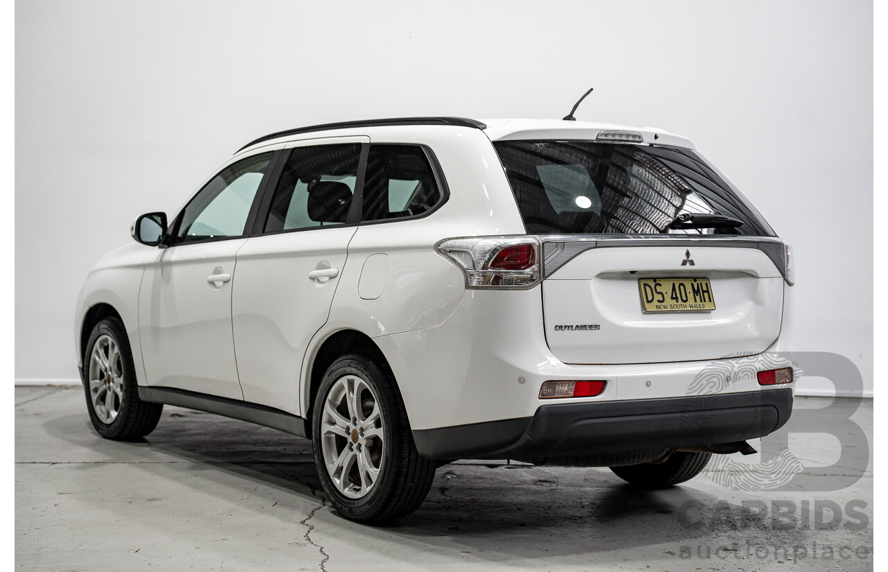 11/2013 Mitsubishi Outlander LS ZJ 4d Wagon White 2.0L