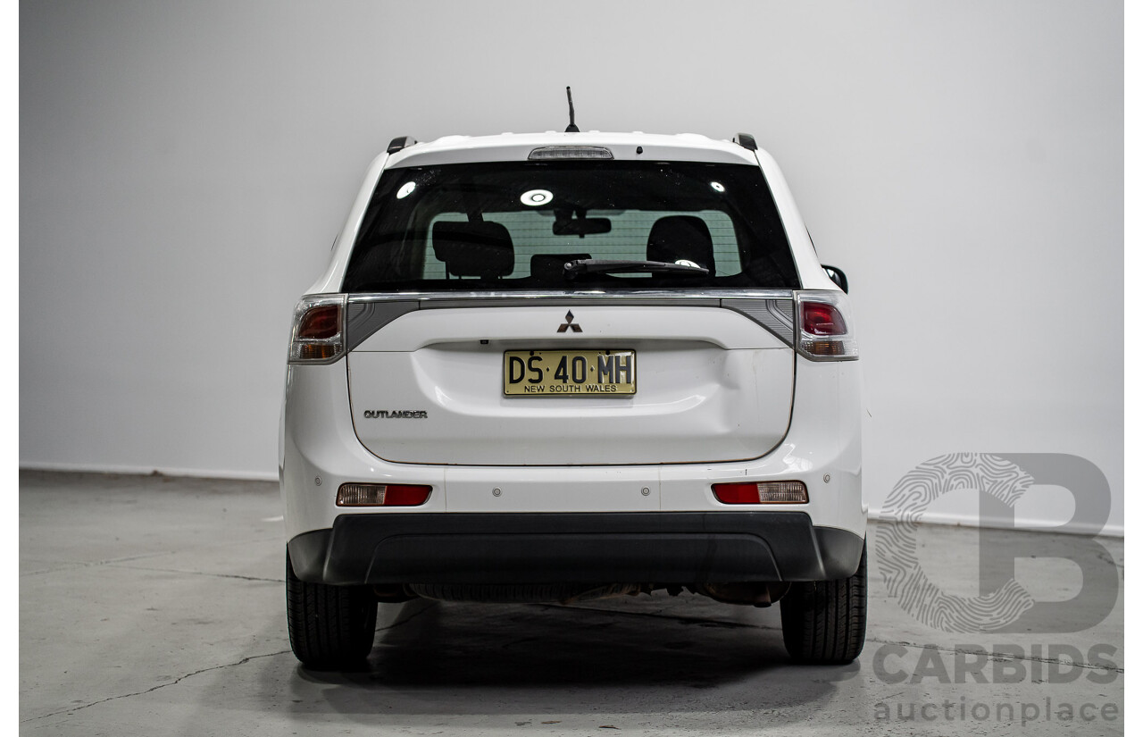 11/2013 Mitsubishi Outlander LS ZJ 4d Wagon White 2.0L