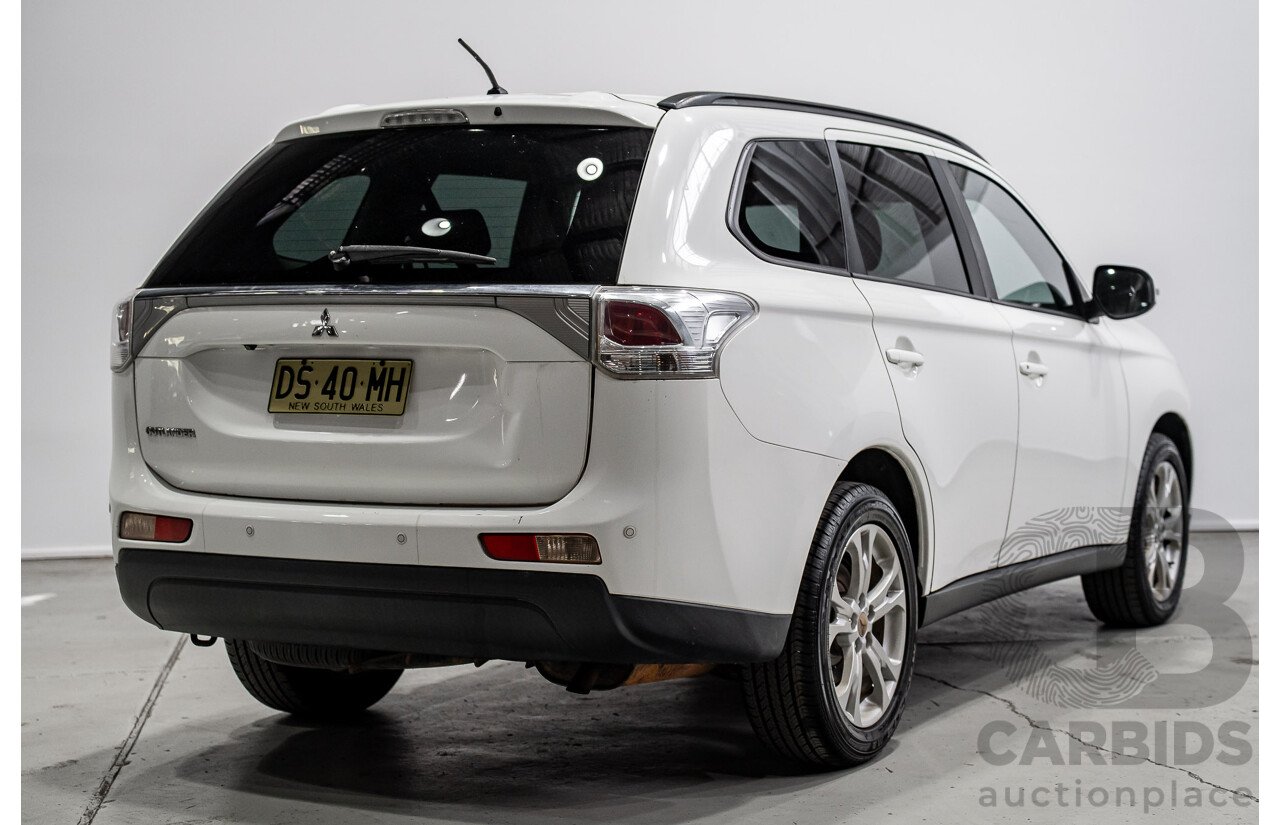 11/2013 Mitsubishi Outlander LS ZJ 4d Wagon White 2.0L