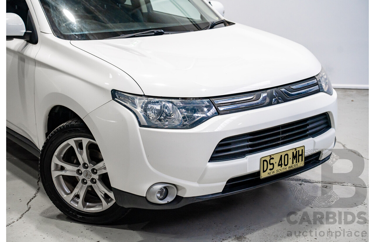 11/2013 Mitsubishi Outlander LS ZJ 4d Wagon White 2.0L