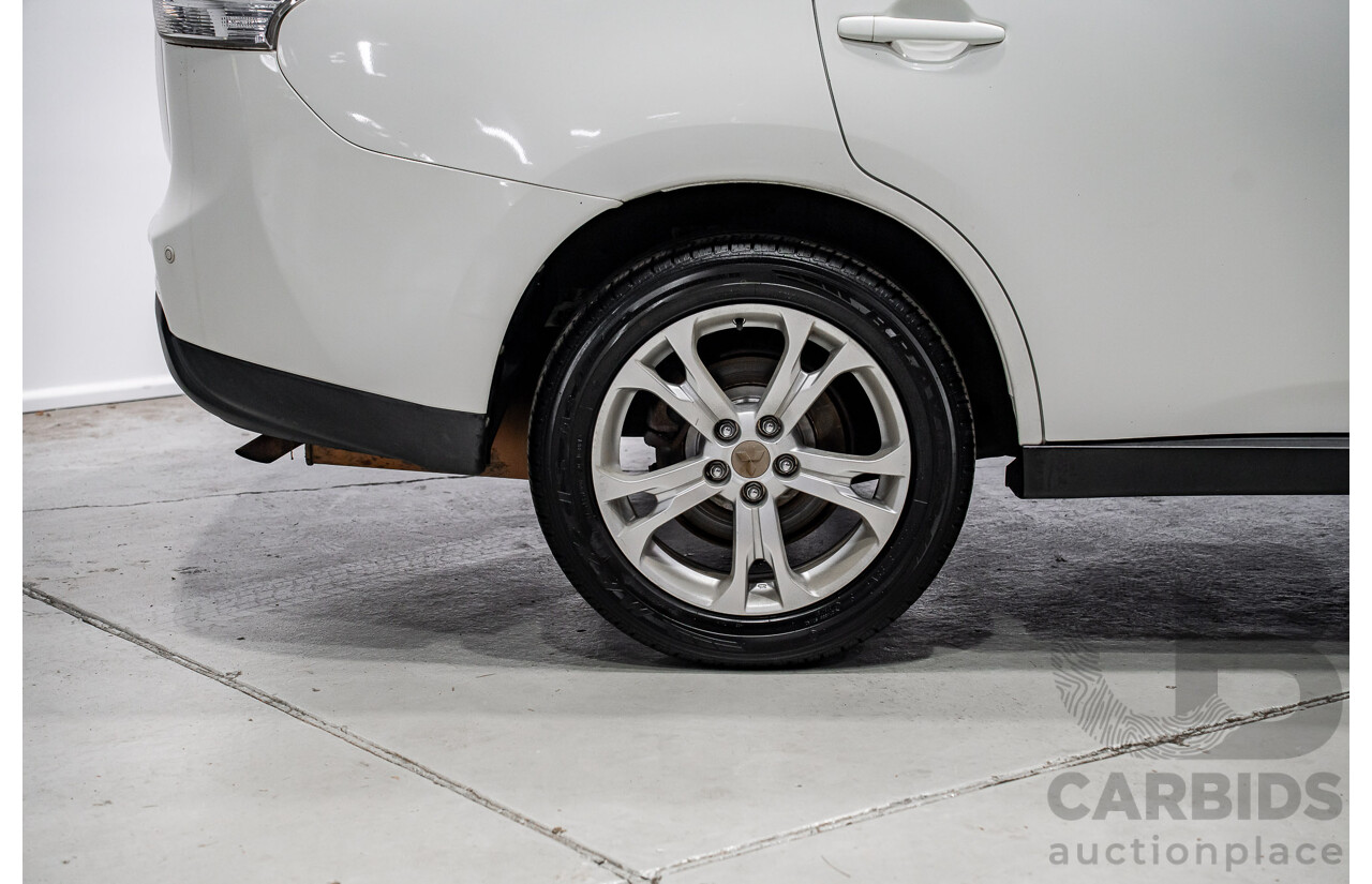 11/2013 Mitsubishi Outlander LS ZJ 4d Wagon White 2.0L