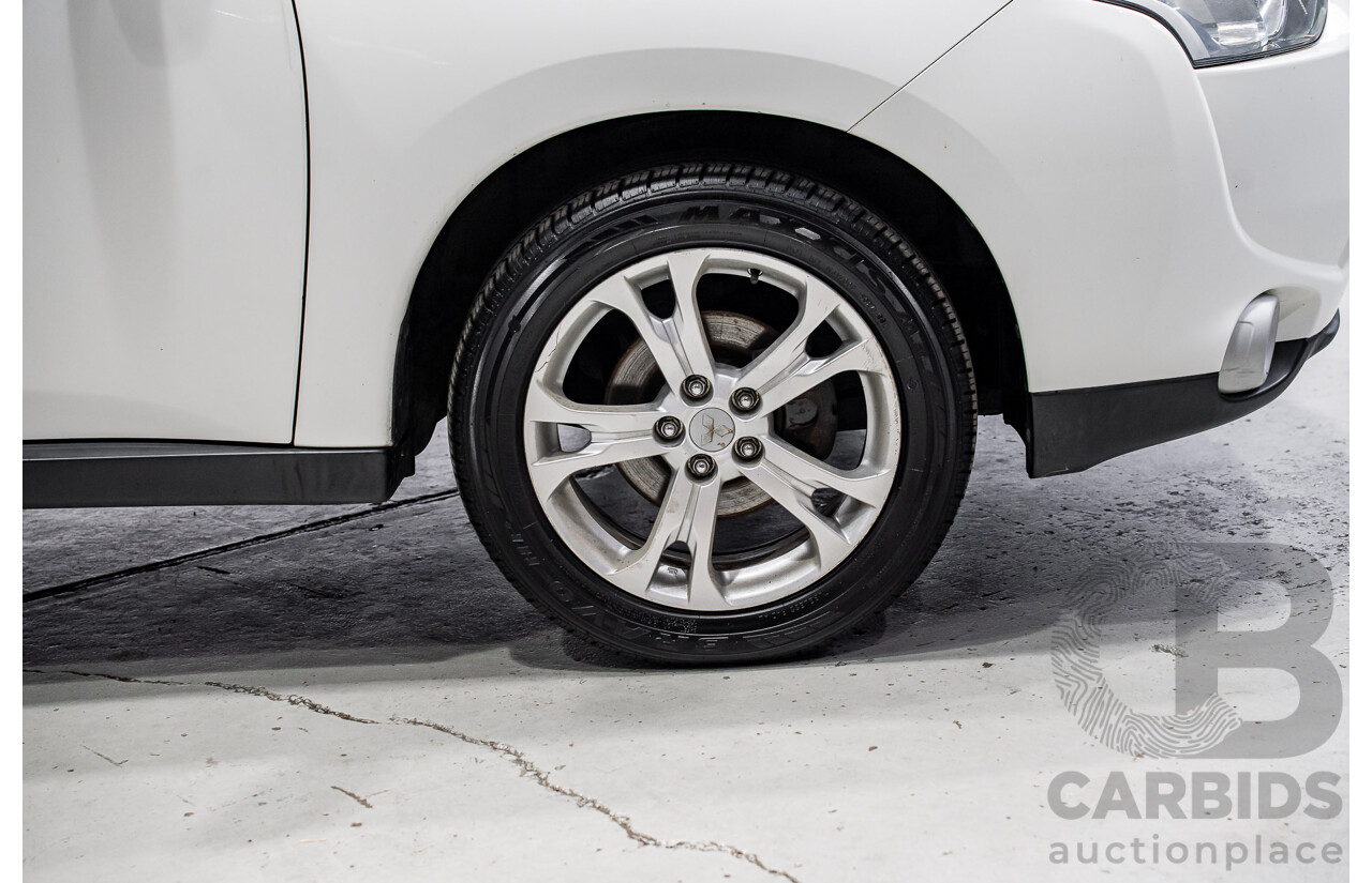 11/2013 Mitsubishi Outlander LS ZJ 4d Wagon White 2.0L